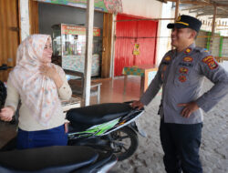 Raut Bahagia Ibu Penjual Buah, Polisi Antar Langsung Motor Curian ke Warung Korban