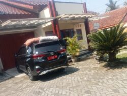 Mobil Plat Merah di Kantor Kecamatan Sumbang Jadi Tempat Jemur Bantal, Publik Pertanyakan Penggunaan Aset Negara