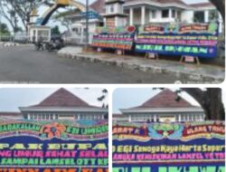 Suara Rakyat Lewat Karangan Bunga: Kritik Terbuka untuk Bupati Lamsel, “Jangan Ulangi Sejarah Kelam OTT”