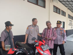Pastikan Gratis, Kapolres Lamsel Kembalikan Dua Motor Curian di Candipuro Kepada Pemiliknya