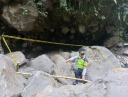 Batu dari Tebing Longsor Timpa Pengunjung Curug Cantel, Perempuan 22 Tahun Meninggal