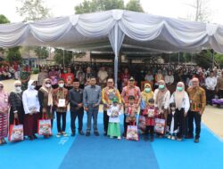 Pemkab Lambar Salurkan Bantuan 766 Seragam Gratis  di SMP N1 Sekincau.