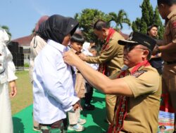 Seragam Gratis Tak Sekadar Ringankan Beban, Pemkab Lampung Barat Pacu Semangat Belajar Siswa.
